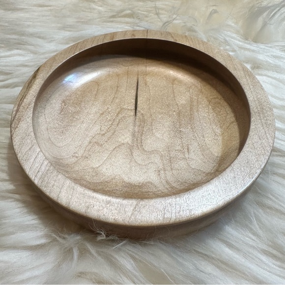 Handcrafted sugar maple shallow bowl - Picture 3 of 8